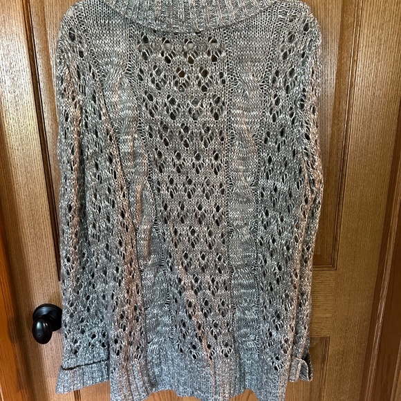 Relativity Gray/Silver Button Down Cardigan Sweater.  Size XL. - Picture 6 of 6